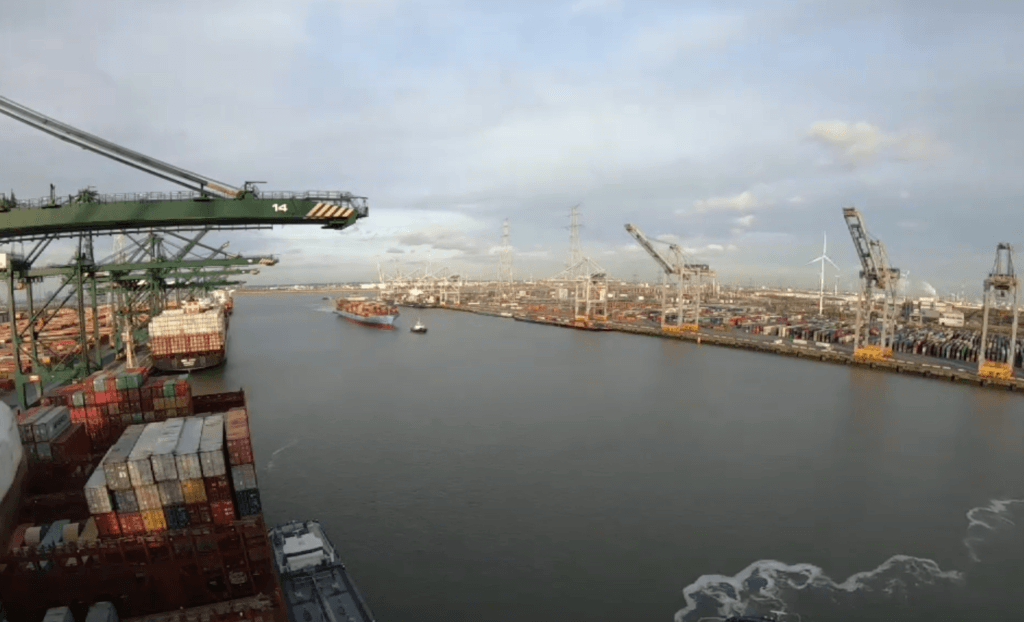 Antwerpen pakt 2,3 ton cocaïne op containerterminal: smokkel via ‘uithalers’ mislukt