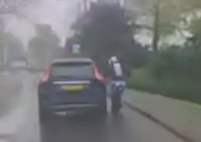 Wegpiraterij in Dordrecht: Volvo-bestuurder duwt fatbiker van de weg