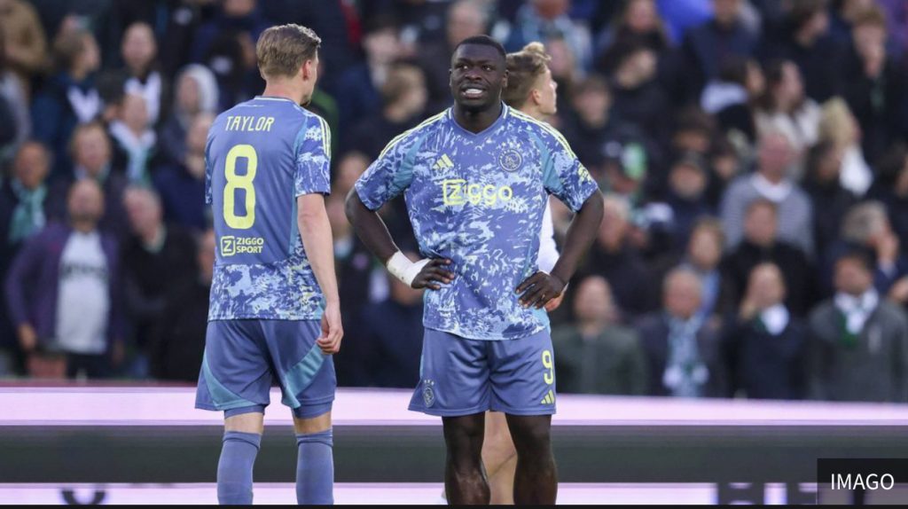 Ajax verspeelt koppositie in 90+9 en vergooit het kampioenschap in de laatste 4 wedstrijden van het seizoen