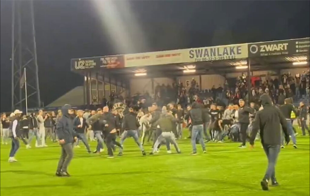 Totale veldslag bij Telstar: ME grijpt hard in na brute supportersrellen tegen Den Bosch
