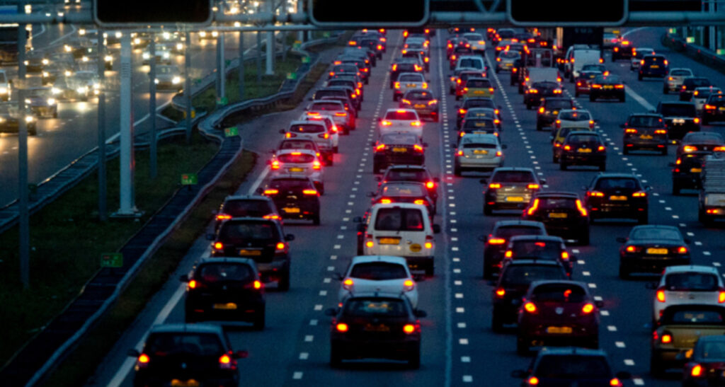 Fietsendrager veroorzaakt verkeerschaos: Nederland kreunt onder 1000 km file
