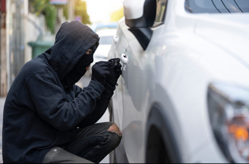 Luxe Autodieven Ontmaskerd: Nederlandse Criminelen Opgepakt in Spaanse Badplaats