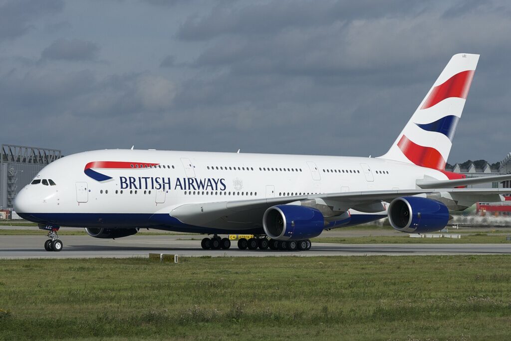 Hoogvliegende Schande: British Airways-steward betrapt op naakte danspartij in businessclass-toilet