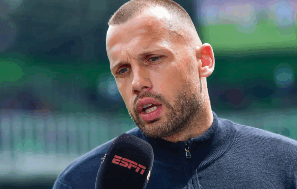 Ajax gaat voor oud-speler Heitinga als opvolger van vertrokken trainer Farioli