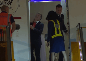 President Macron wordt geslagen