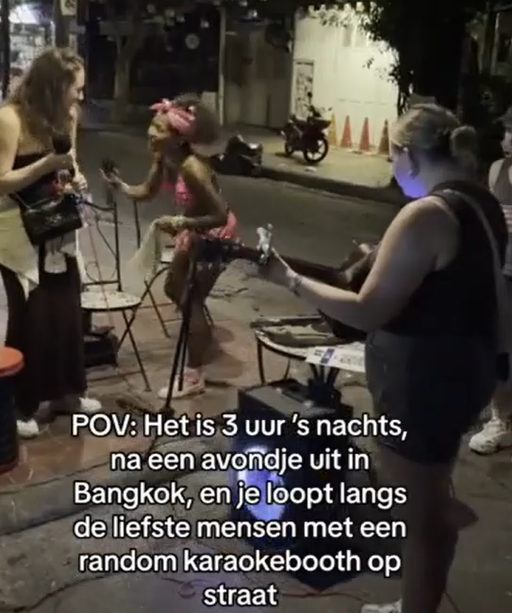 Nederlandse zangeres Lisa Rose verrast Bangkok met emotionele karaoke-optreden