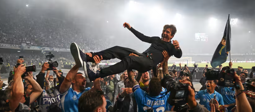 Conte ook kampioen met Napoli: ‘Dit was de moeilijkste titel uit mijn carrière’