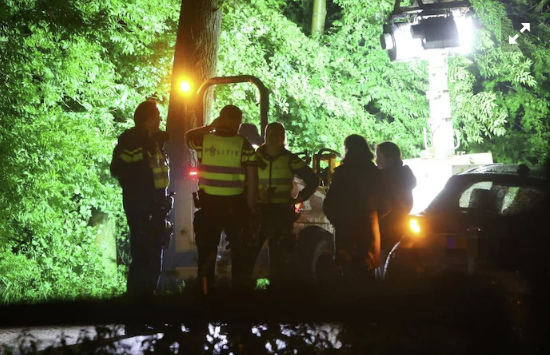 Drankrijder rijdt tieners aan en vlucht: komt pas terug met familielid