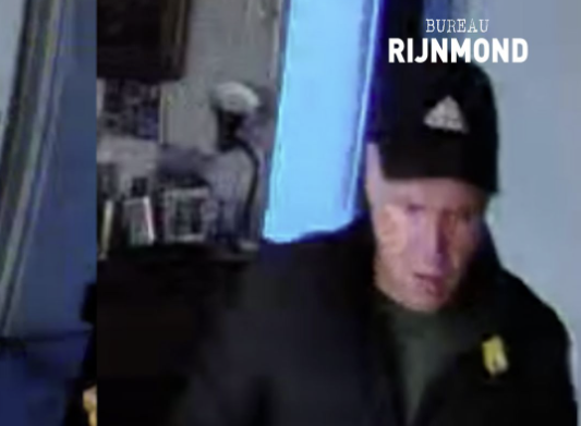 Live getuige van inbraak: vrouw ziet via camera hoe moeder wordt beroofd