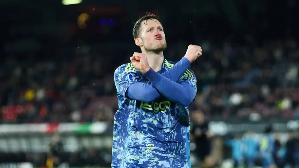 Weghorst in tranen: rent van het veld na gelijkspel tegen FC Groningen