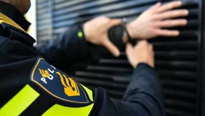 aanhouding politie uniform in nederland