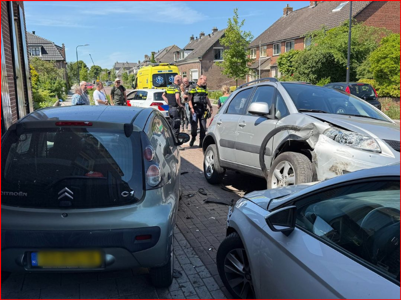 Auto ongeluk in een woonwijk