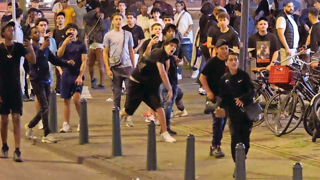 Jongeren rellen in nederland