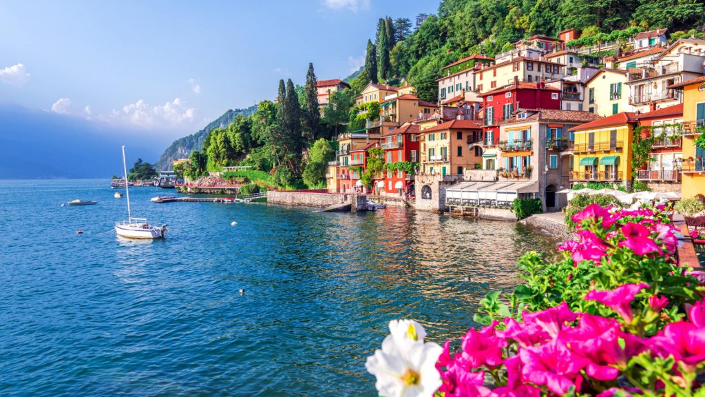 Noord italie zee bergen huizen