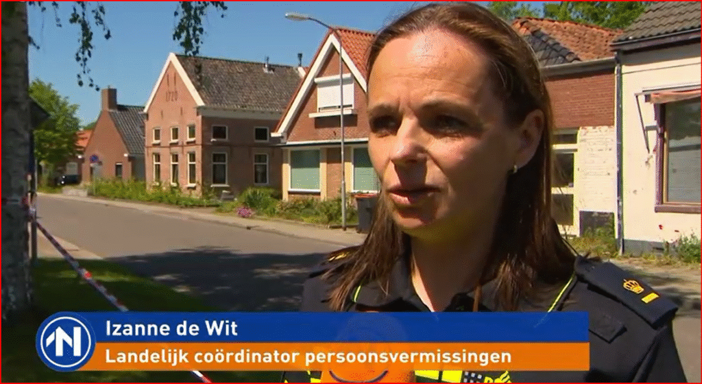 Politie vrouw wordt geinterviewd