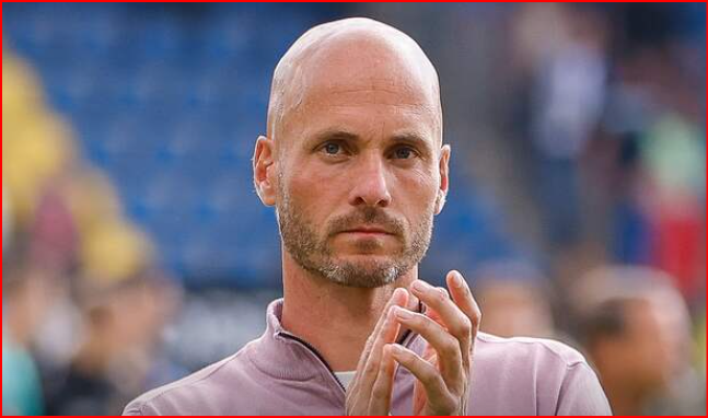 Voetbal coach Paul