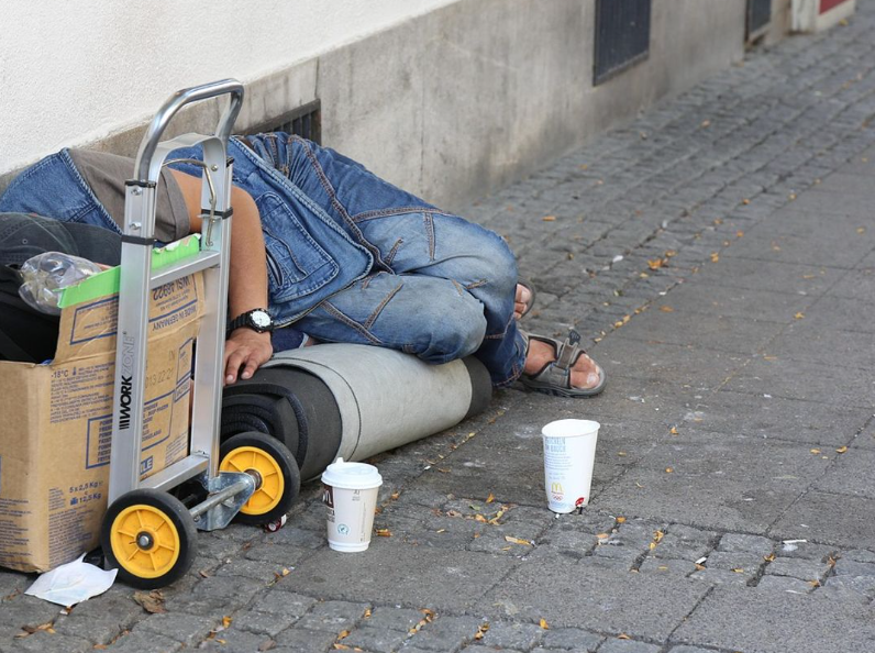 Daklozen man op straat