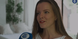 vrouw wordt geinterviewd