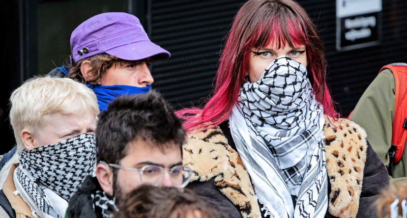 Pro-Palestijnse demonstranten zetten tentenkamp op bij UvA – politie grijpt mogelijk in