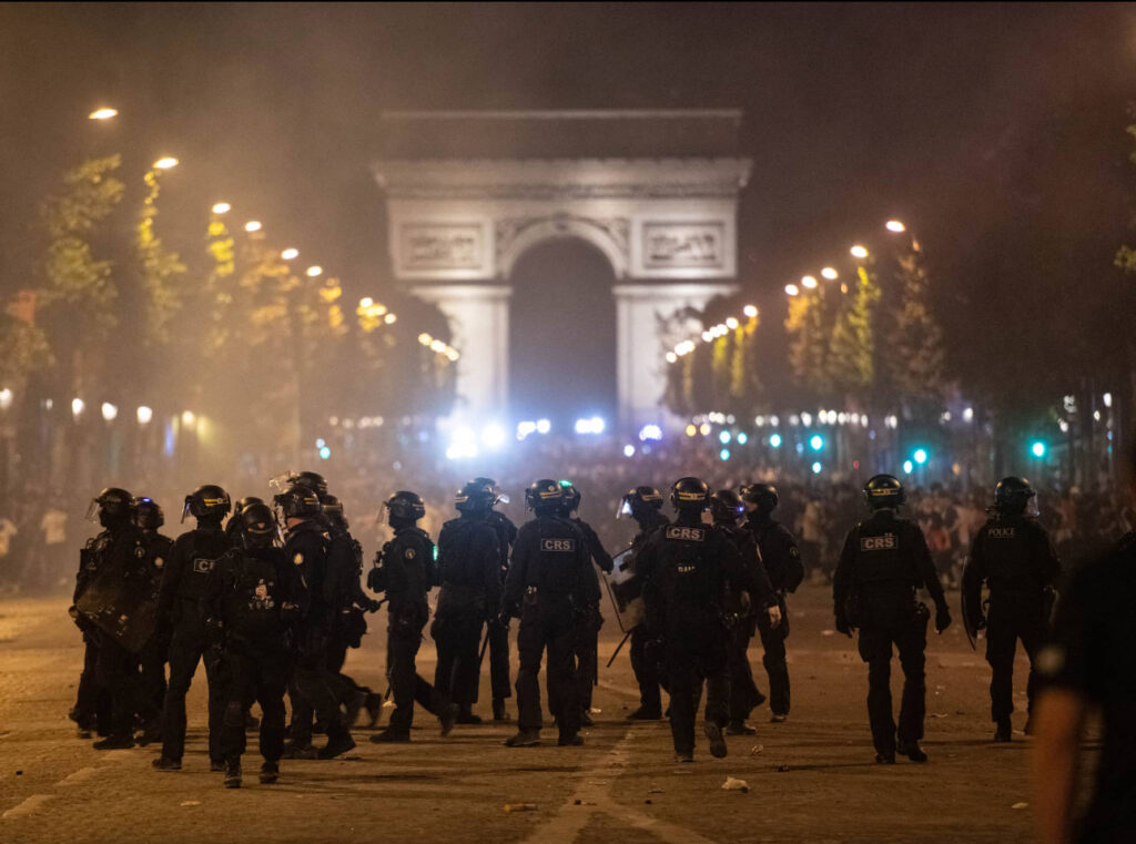 Parijs op scherp: tweede ronde rellen op komst na dodelijke chaos – ‘Dit loopt weer uit de hand