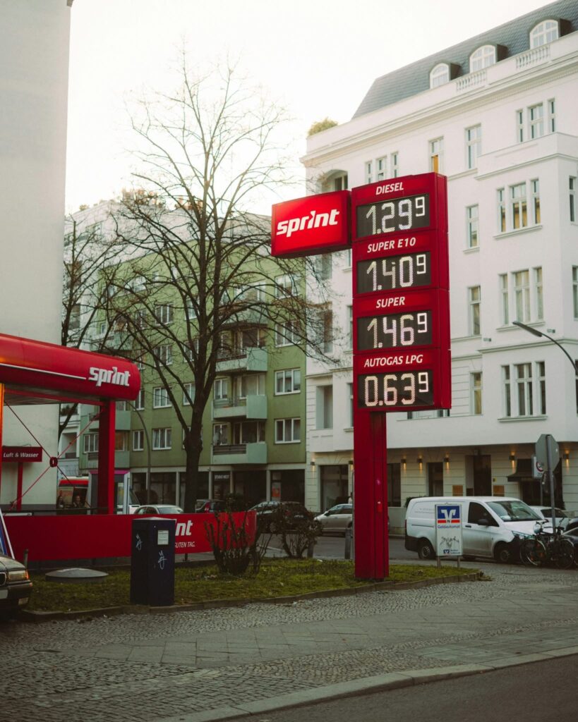 Duitse Tankstations Bespelen Automobilisten met Lokprijzen: Trap Niet in Deze Valstrik!