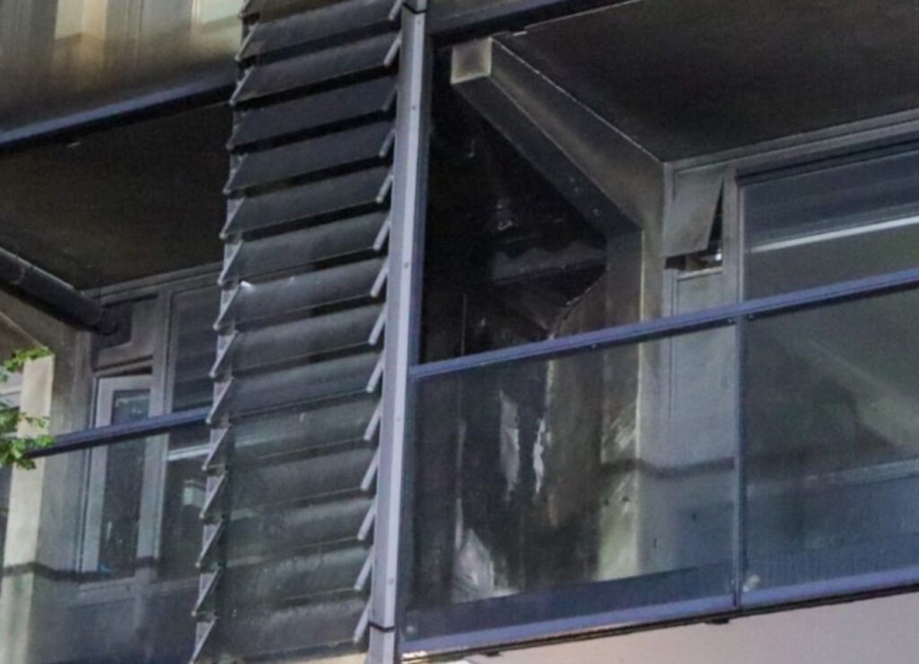 BOEMM Bewoners rennen in paniek hun flat uit