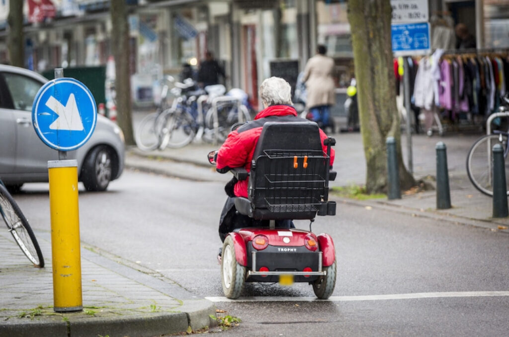 Criminelen lachen zich kapot: duizenden scootmobielen gestolen door één sleutel!