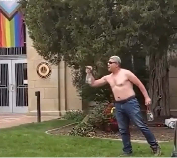 Man in Colorado Amerika boos op straat