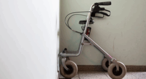 Rollator in de hal