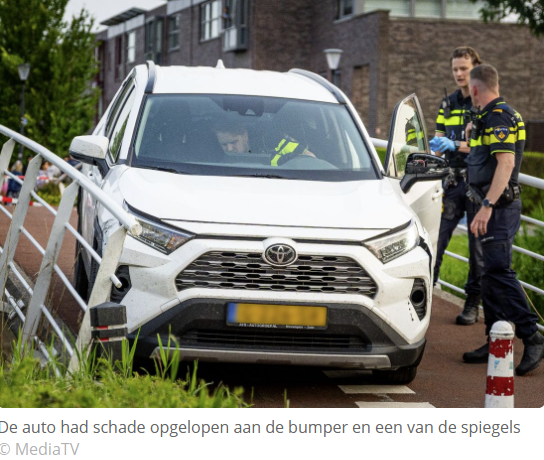 Wilde Achtervolging in Rotterdam: Vluchtende Bestuurder Ramt Politieauto’s met Diensthond aan Boord