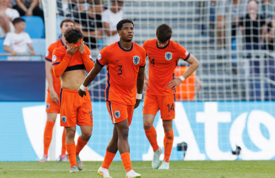 Droom Jong Oranje spat uiteen: Engelse parel Harvey Elliott slaat genadeloos toe in slotfase halve finale