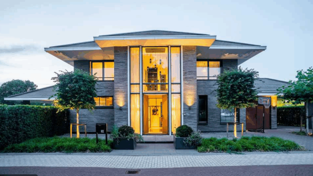 Schokkende Ontwikkeling: Justitie Grijpt In bij Luxe Villa van Mo Bicep – Verdachte van Witwassen via Drie Bedrijven