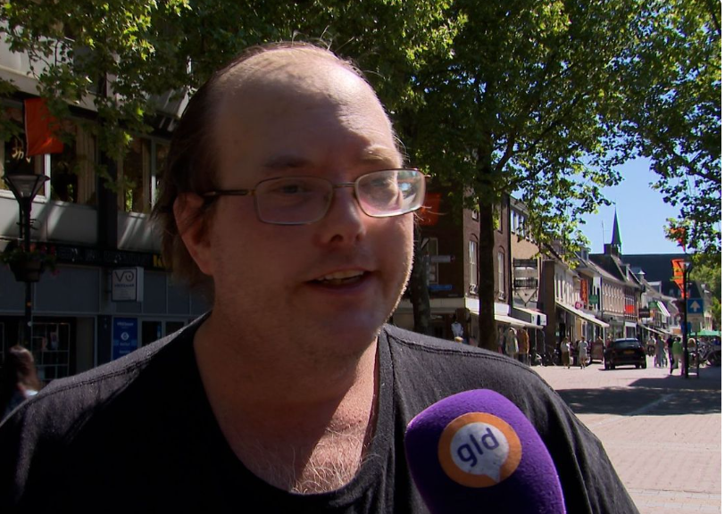 Vincent wordt geinterviewd