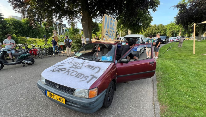 Auto op een demo