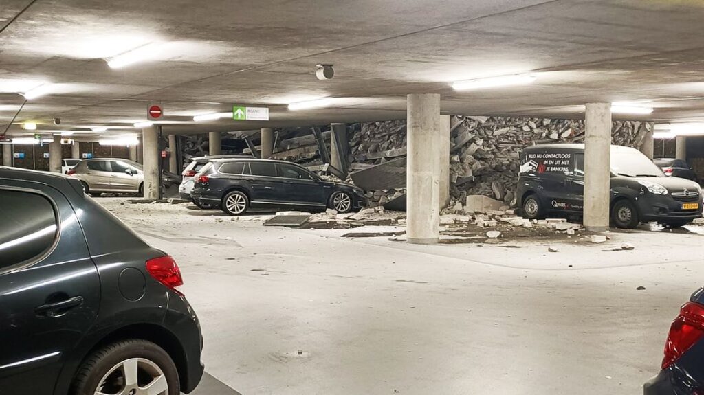 Parkeergarage stort in bij ziekenhuis – onverwachte ontwerpfout, auto’s torenhoog beschadigd!