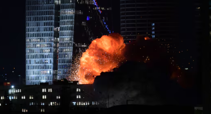 Raket inslag in een gebouw
