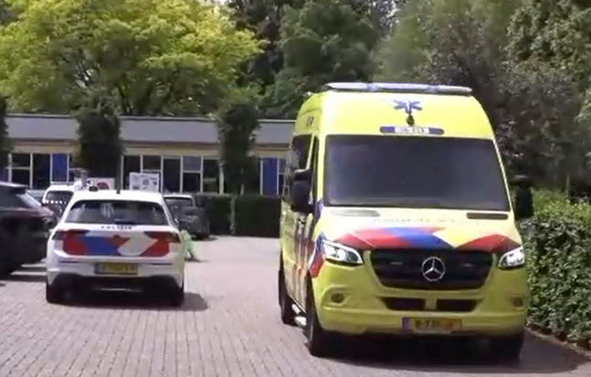 Video: Leerlingen zitten nog vast na steekincident school: ‘Heftig ze bebloed te zien’