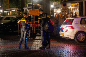 Politie doet onderzoek in een cafe