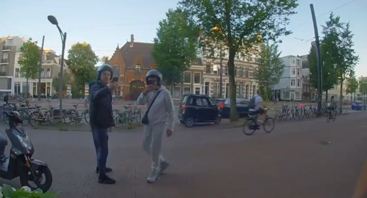Video: Bewoners in paniek door straattuig dat huis belaagt om Israëlische vlag