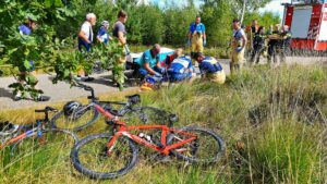 Wielrenner gewond langs de berm