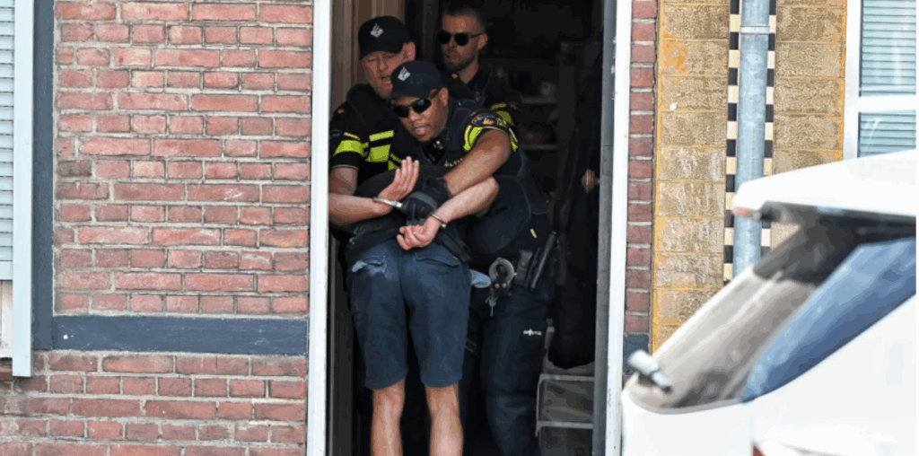 Man aangehouden in zijn woning