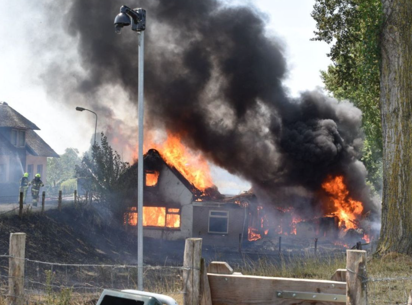 Huis staat in brand