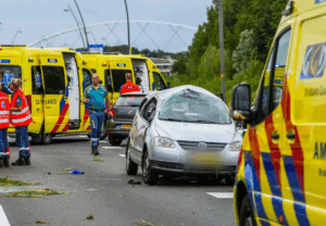 auto ongeluk op de snelweg 