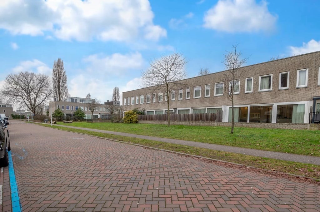 Woning aan de Eliza van Calcarstraat te Amsterdam