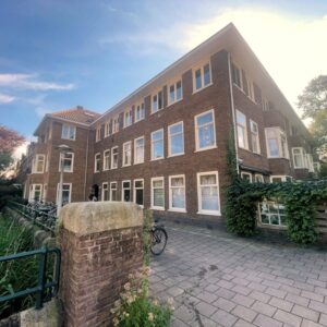 Woning aan de Middenweg te Amsterdam