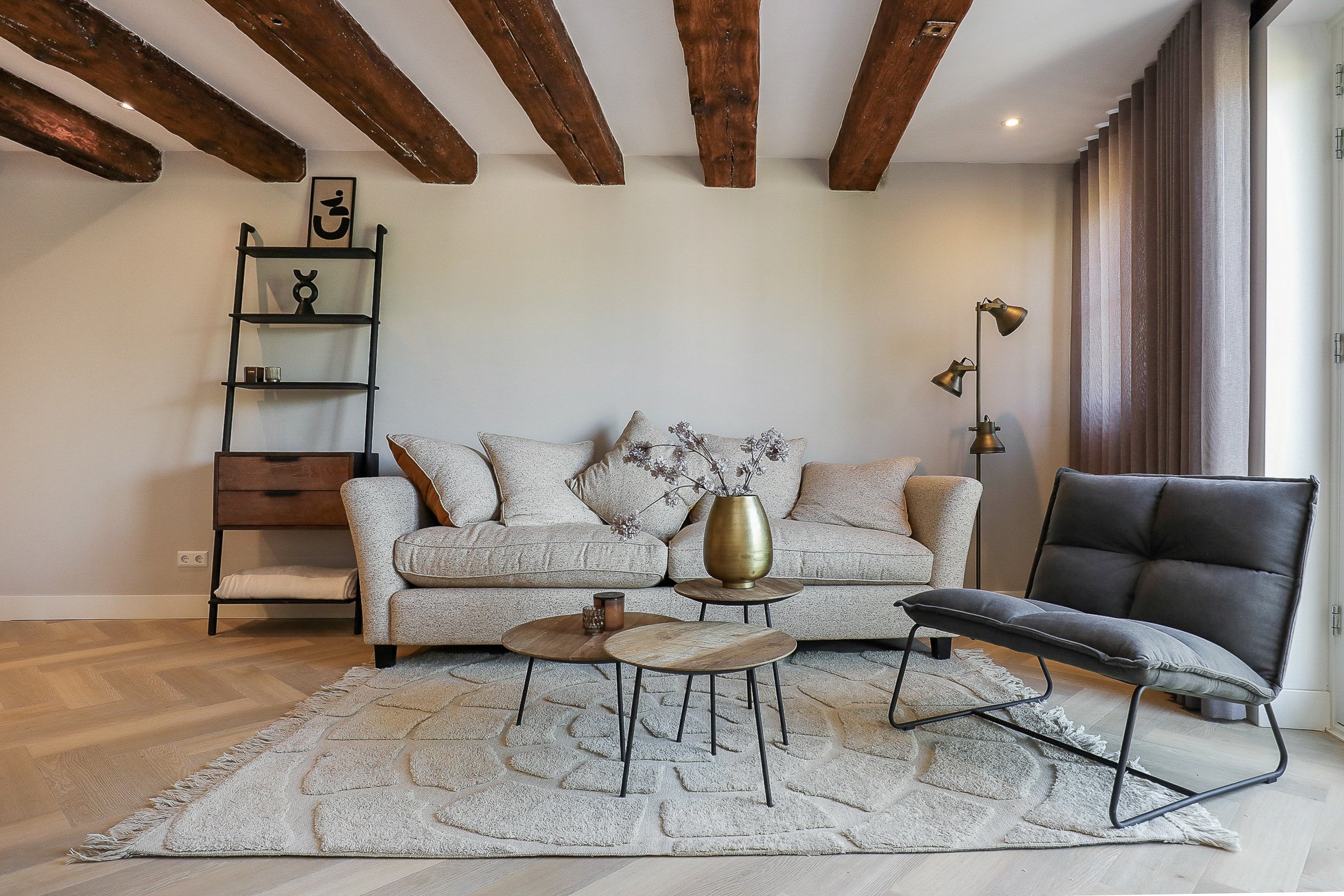 Woning aan de Nieuwezijds Voorburgwal te Amsterdam