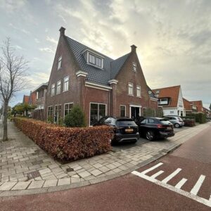 Woning aan de Raadhuisstraat te Landsmeer