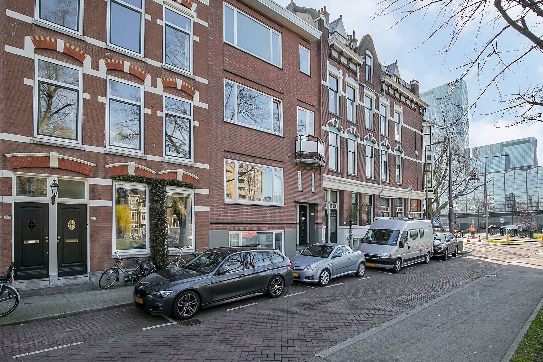 Woning aan de Spoorsingel te Rotterdam